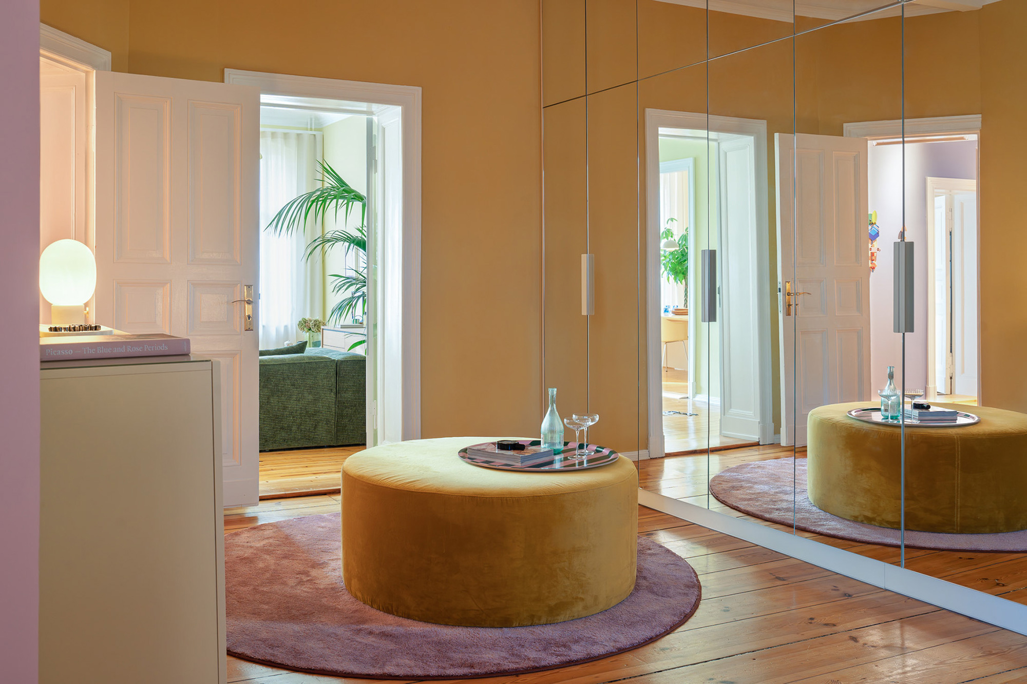 Interiorfotografie Berlin – Raumkomposition mit Tageslicht, fotografiert und nachbearbeitet von Janine Langer für Fabiane Unger