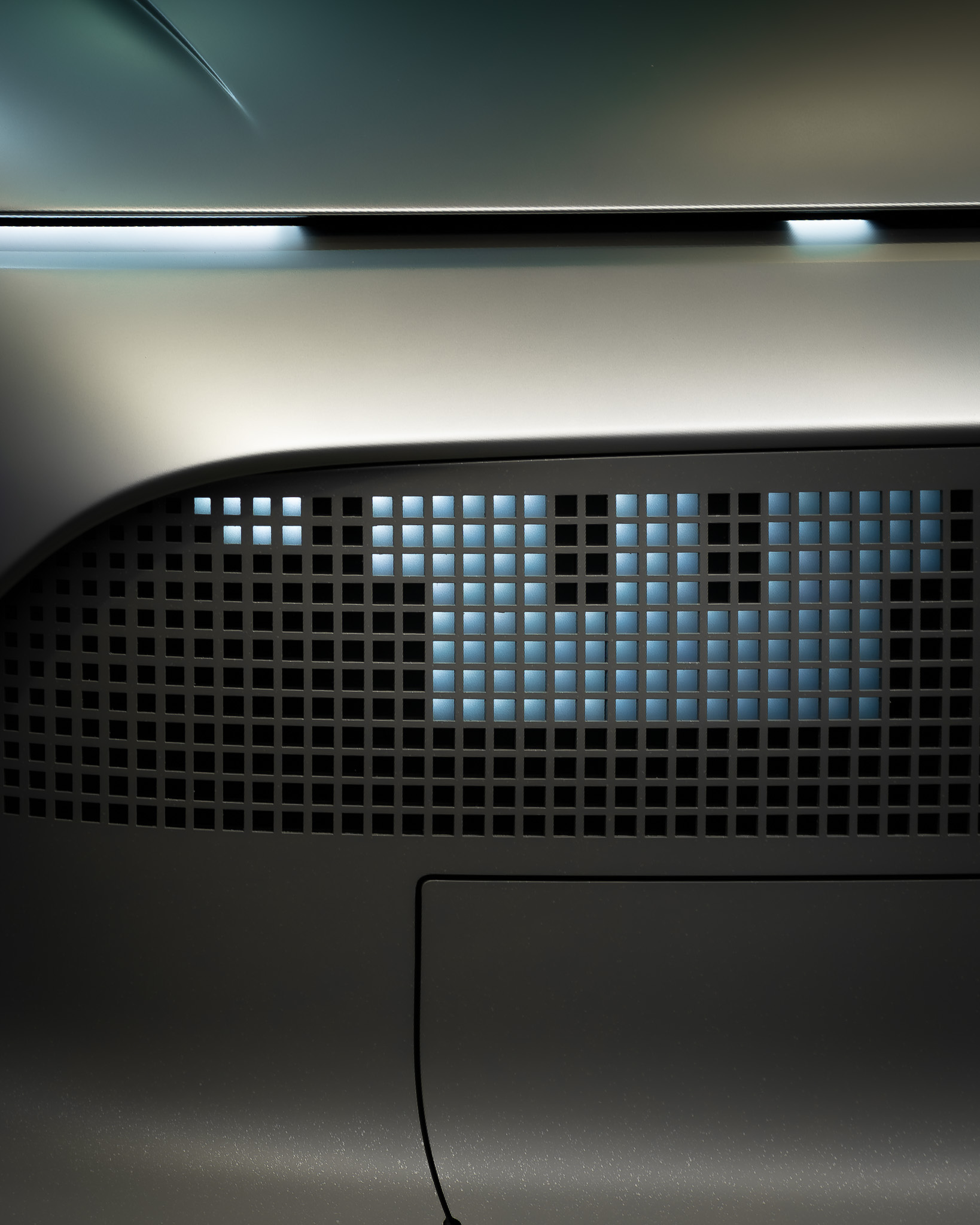 Detailaufnahme des Hyundai Concept THREE auf der IAA München 2025 – futuristische Front mit LED-Gitter, fotografiert von Janine Langer