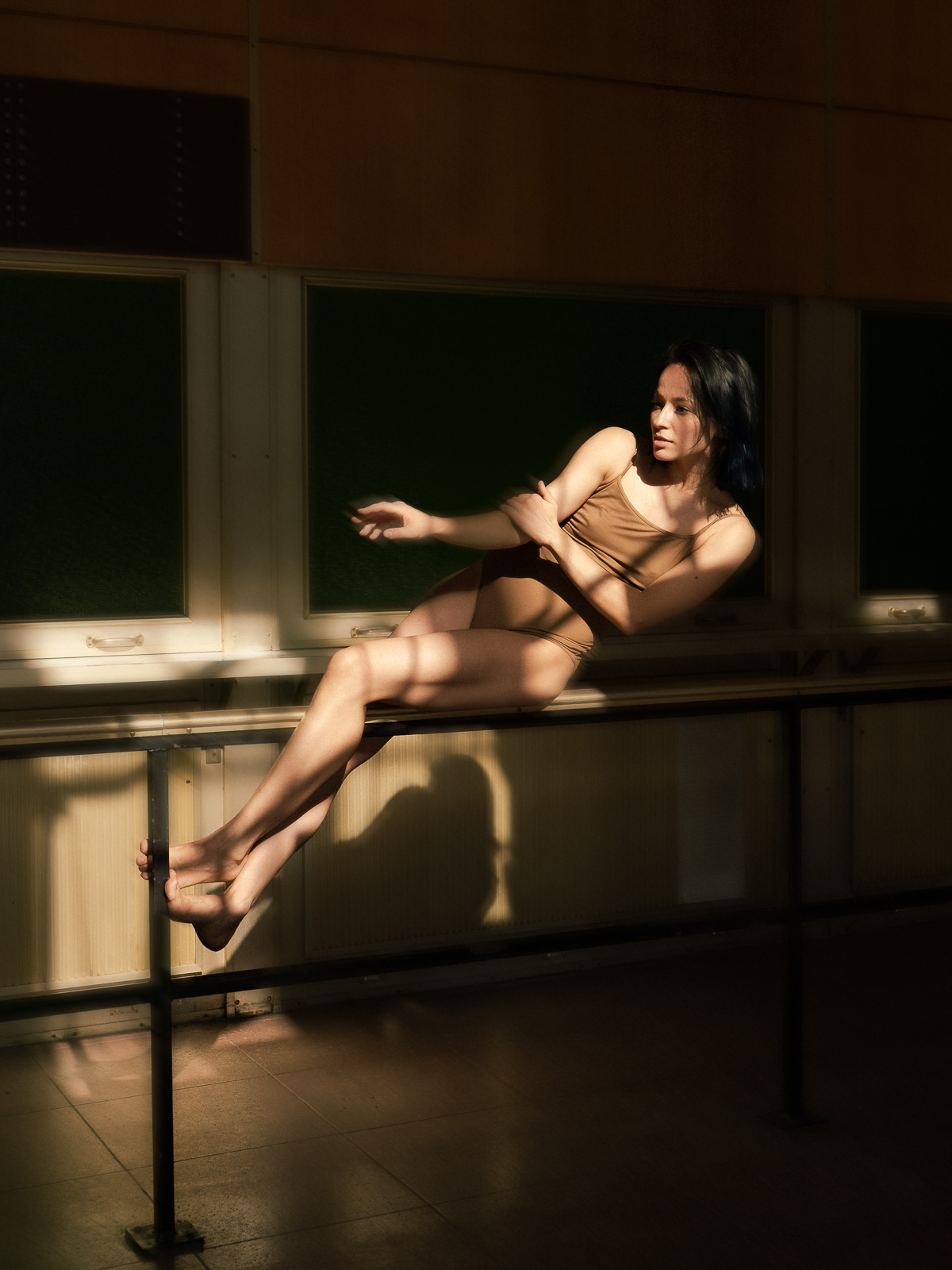 Portraitfotografie Berlin Tänzerin Elizaveta Poliakova im natürlichen Licht