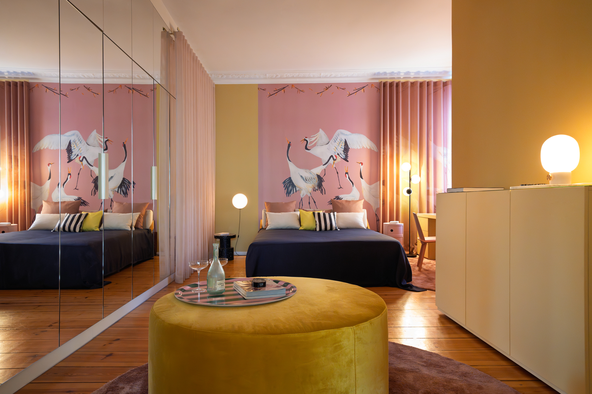 Interiorfotografie Berlin – Gesamtansicht des Interieurs von Fabiane Unger, authentisch beleuchtet und bearbeitet von Janine Langer